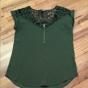 Express Green Cap Sleeve Lace Zippered Blouse